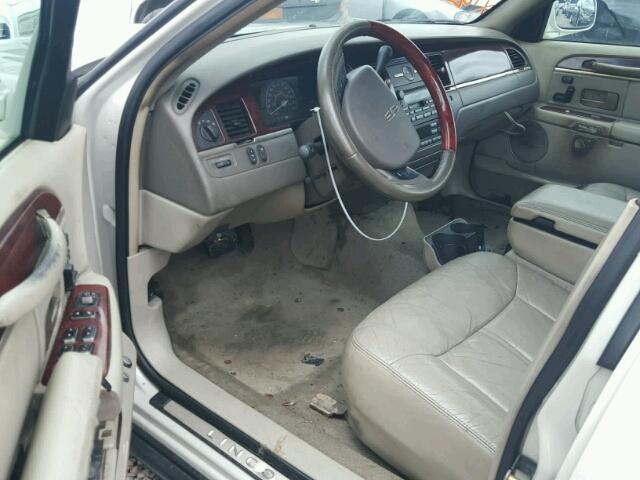 1LNHM82W75Y617939 - 2005 LINCOLN TOWN CAR S WHITE photo 9