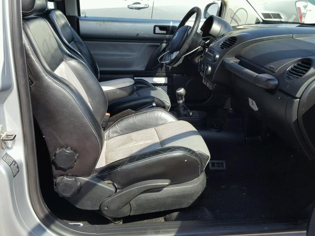 3VWFE21C32M444308 - 2002 VOLKSWAGEN NEW BEETLE ვერცხლისფერი ფოტო 5