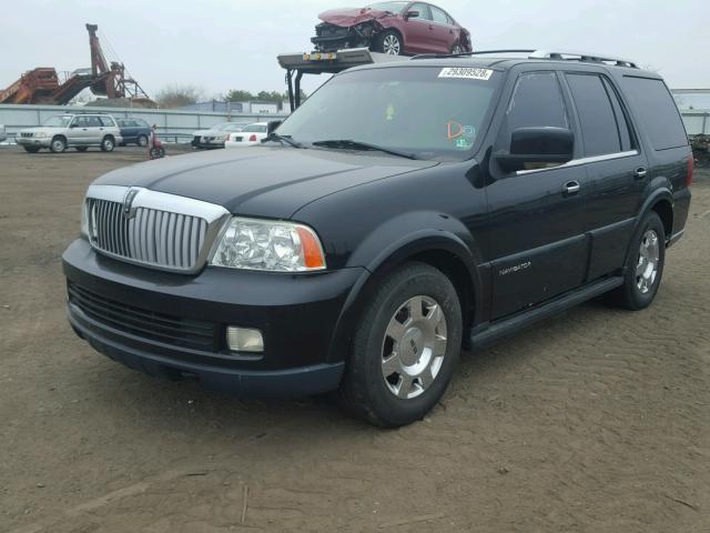 5LMFU28585LJ07547 - 2005 LINCOLN NAVIGATOR შავი ფოტო 2