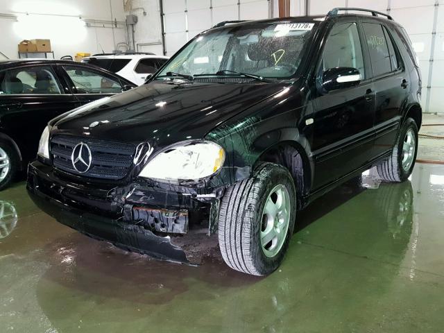 4JGAB54E32A367596 - 2002 MERCEDES-BENZ ML 320 BLACK photo 2