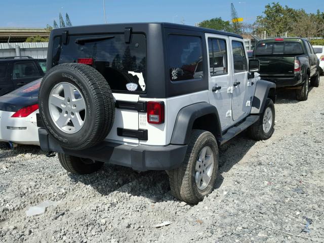 1C4BJWDG6GL122855 - 2016 JEEP WRANGLER U WHITE photo 4