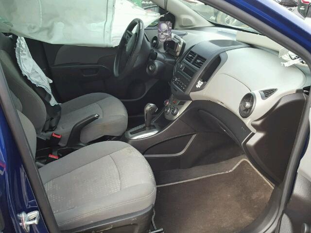 1G1JA6EH9D4229299 - 2013 CHEVROLET SONIC LS Mavi foto 5