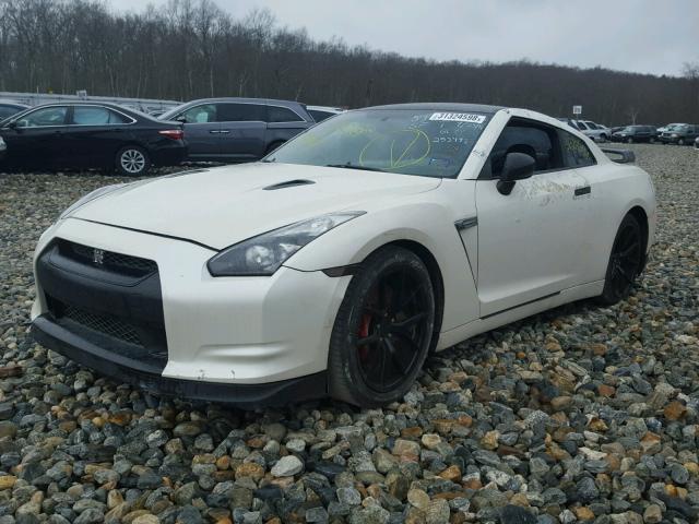 JN1AR54F29M252492 - 2009 NISSAN GT-R BASE WHITE photo 2