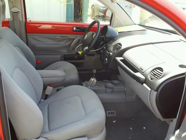 3VWCD21CXYM435796 - 2000 VOLKSWAGEN NEW BEETLE 红色 照片 5