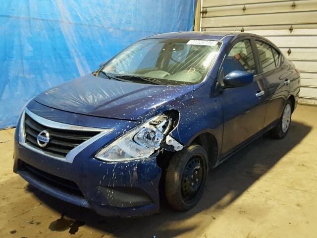 3N1CN7APXJL813095 - 2018 NISSAN VERSA S BLUE photo 2