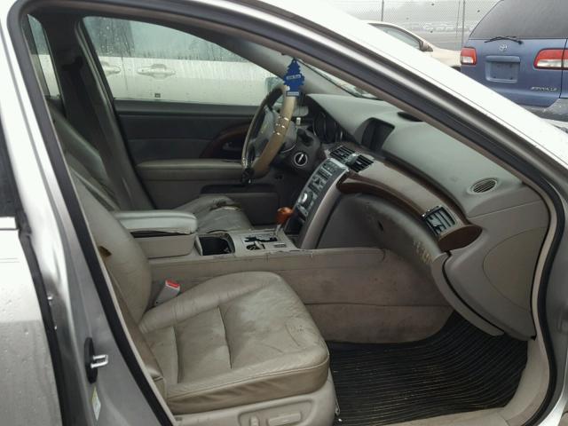 JH4KB16535C013812 - 2005 ACURA RL SILVER photo 5