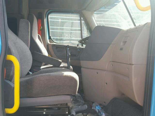 1FUJGLD55FLGL7119 - 2015 FREIGHTLINER CASCADIA 1 BLUE photo 5