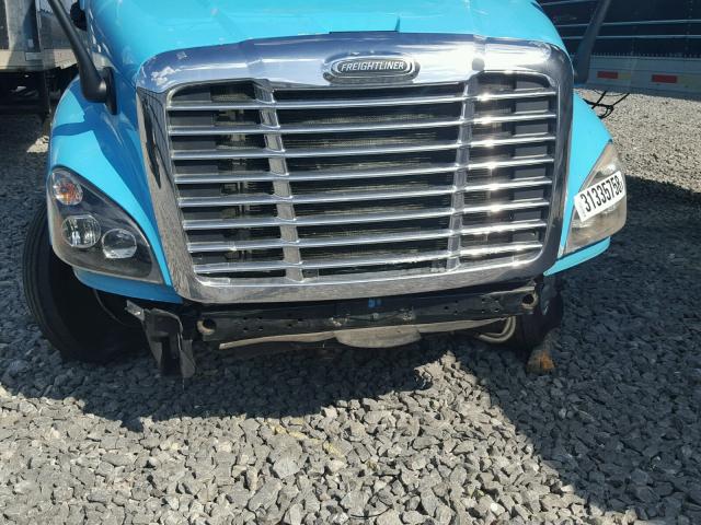 1FUJGLD55FLGL7119 - 2015 FREIGHTLINER CASCADIA 1 BLUE photo 9