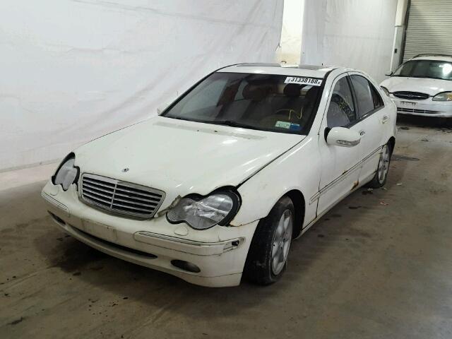 WDBRF81J13F363807 - 2003 MERCEDES-BENZ C 240 4MAT WHITE photo 2