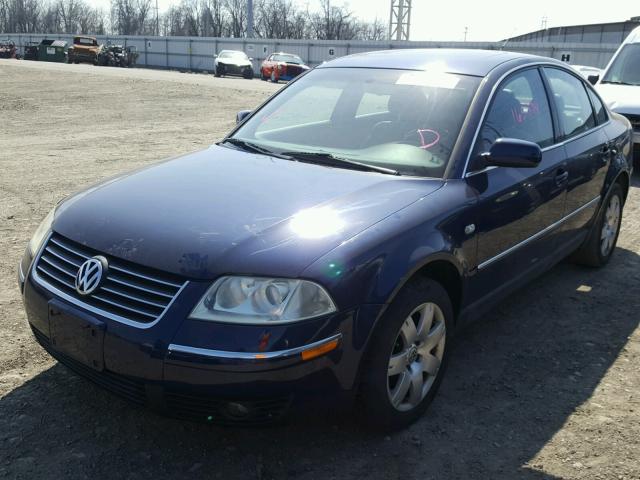 WVWRH63B92P112239 - 2002 VOLKSWAGEN PASSAT GLX BLUE photo 2