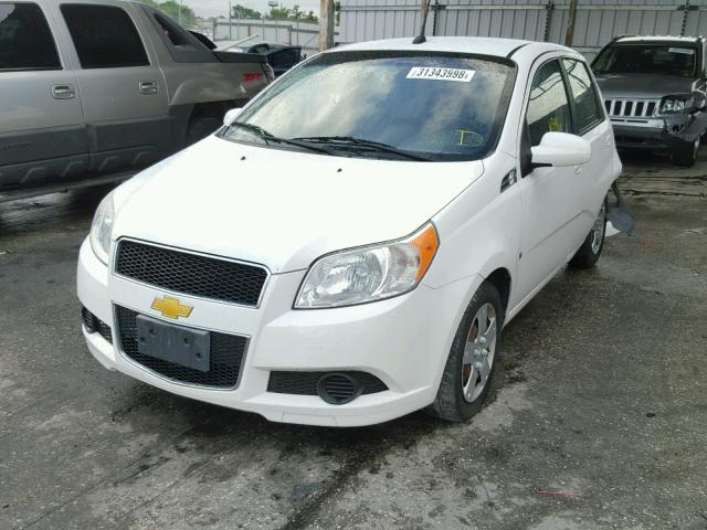 KL1TD66E99B623116 - 2009 CHEVROLET AVEO LS WHITE photo 2