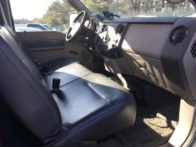 1FDAF56R79EA77594 - 2009 FORD F550 SUPER WHITE photo 5