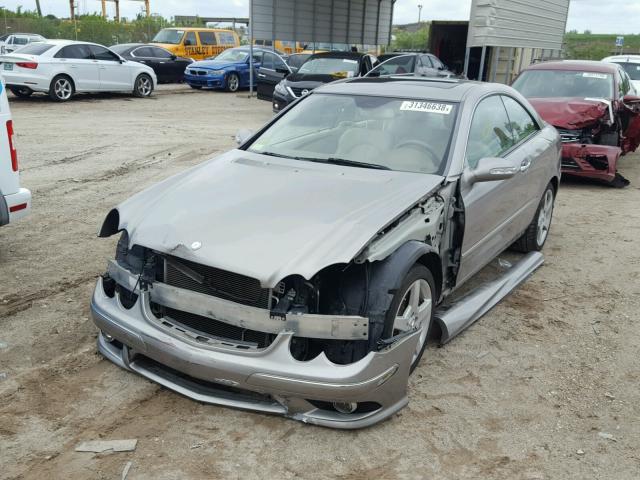 WDBTJ56H39F259904 - 2009 MERCEDES-BENZ CLK 350 SILVER photo 2