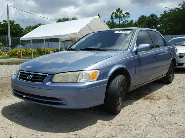 4T1BG22K61U805327 - 2001 TOYOTA CAMRY CE BLUE photo 2