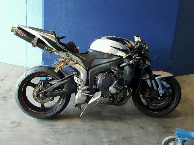 JH2PC40017M007904 - 2007 HONDA CBR600 RR GRAY photo 9