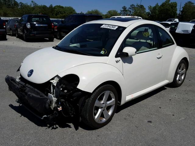 3VWFG31C98M518923 - 2008 VOLKSWAGEN NEW BEETLE თეთრი ფოტო 2