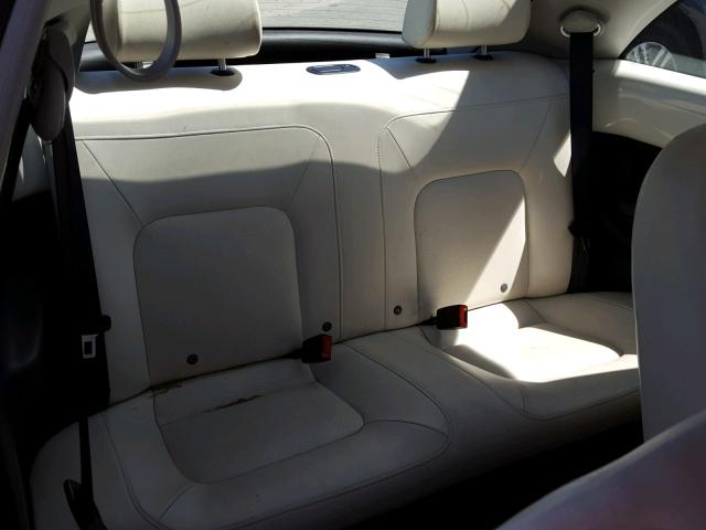 3VWFG31C98M518923 - 2008 VOLKSWAGEN NEW BEETLE თეთრი ფოტო 6
