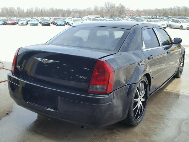 2C3JA43R25H600464 - 2005 CHRYSLER 300 BLACK photo 4