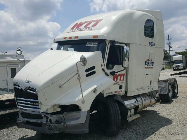 1M1AW07Y9GM055631 - 2016 MACK 600 CXU WHITE photo 2