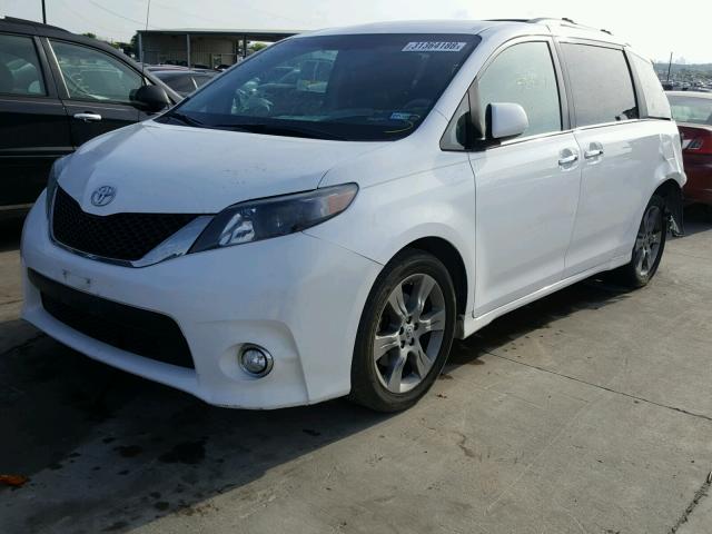 5TDXK3DC2DS350246 - 2013 TOYOTA SIENNA SPO WHITE photo 2