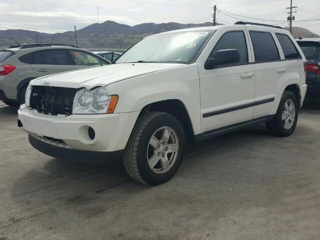 1J8GR48K07C581020 - 2007 JEEP GRAND CHER WHITE photo 2