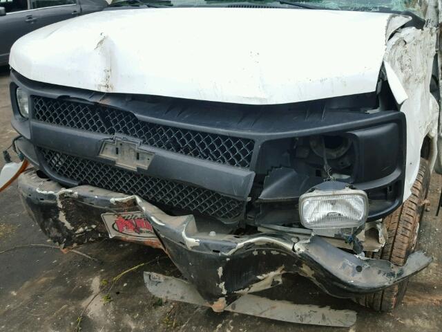 1GCZGFAA9A1130139 - 2010 CHEVROLET EXPRESS G2 WHITE photo 9