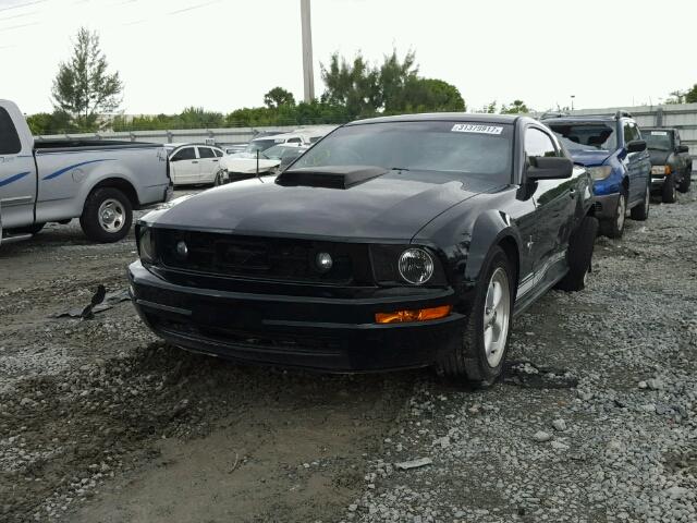 1ZVHT80N985121223 - 2008 FORD MUSTANG BLACK photo 2