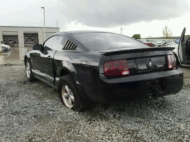 1ZVHT80N985121223 - 2008 FORD MUSTANG BLACK photo 3