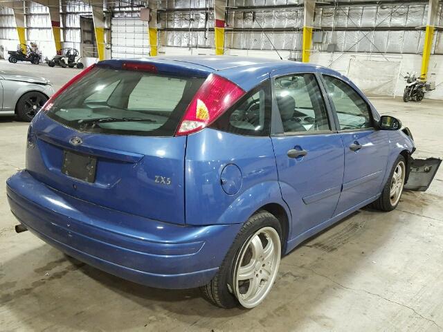 3FAHP37393R126674 - 2003 FORD FOCUS ZX5 BLUE photo 4