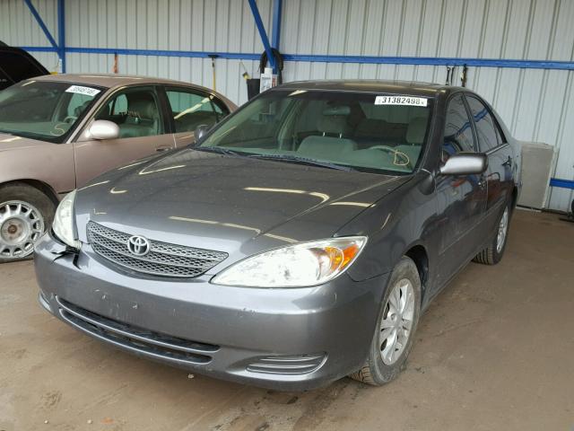 4T1BF32K74U572023 - 2004 TOYOTA CAMRY LE ნაცრისფერი ფოტო 2