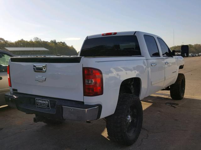 3GCPKSE30BG318514 - 2011 CHEVROLET SILVERADO WHITE photo 4