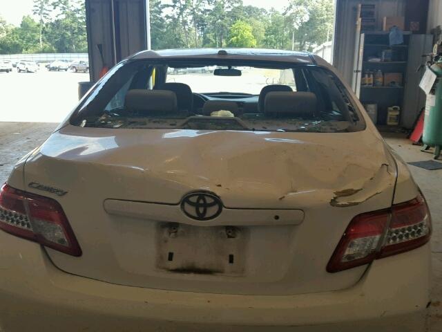 4T1BF3EK0BU701065 - 2011 TOYOTA CAMRY BASE WHITE photo 9