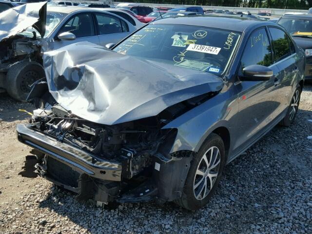 3VWDB7AJ4HM217732 - 2017 VOLKSWAGEN JETTA SE GRAY photo 2