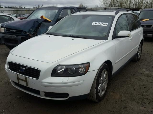 YV1MW382262150139 - 2006 VOLVO V50 2.4I WHITE photo 2