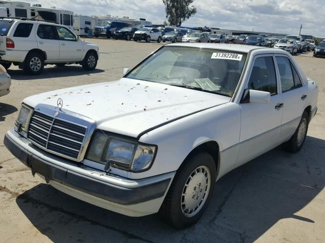 WDBEA30D7LB249765 - 1990 MERCEDES-BENZ 300 E WHITE photo 2