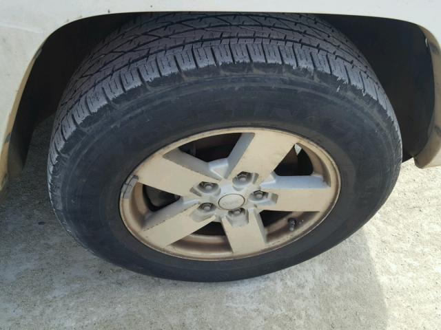 1J8HH48K06C204967 - 2006 JEEP COMMANDER WHITE photo 9