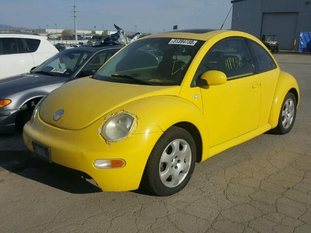 3VWCK21C62M453077 - 2002 VOLKSWAGEN NEW BEETLE YELLOW photo 2