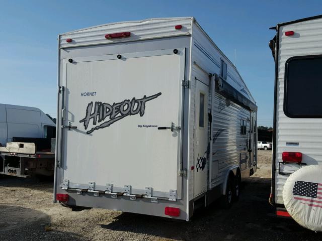 4YDT27F295E317615 - 2005 KEYSTONE HORNET WHITE photo 4