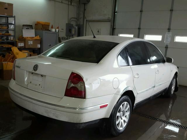 WVWPD63B42P348543 - 2002 VOLKSWAGEN PASSAT GLS WHITE photo 4