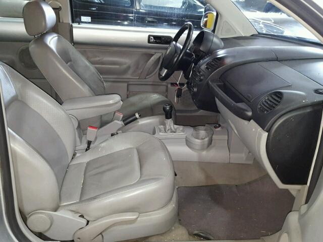 3VWCB21C72M451130 - 2002 VOLKSWAGEN NEW BEETLE ნაცრისფერი ფოტო 5