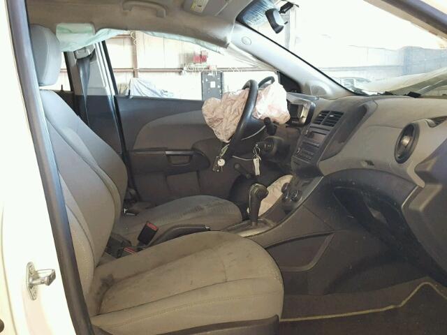 1G1JA6SH5C4139666 - 2012 CHEVROLET SONIC LS 白色 照片 5