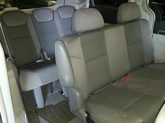 2V8HW44139R608128 - 2009 VOLKSWAGEN ROUTAN S WHITE photo 6