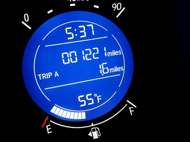 3HGGK5H44JM704702 - 2018 HONDA FIT LX YELLOW photo 8