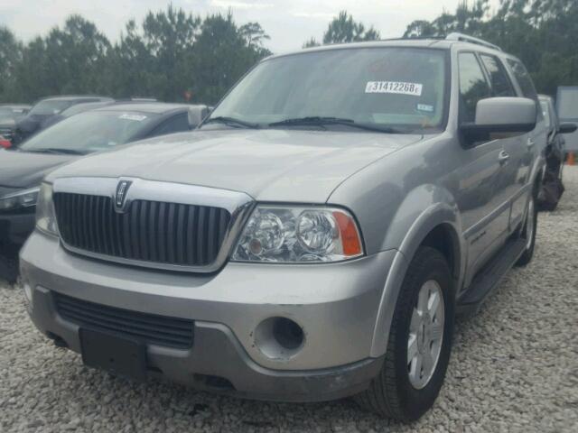 5LMFU27R44LJ05393 - 2004 LINCOLN NAVIGATOR 银色 照片 2