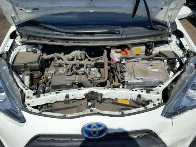 JTDKDTB32F1577654 - 2015 TOYOTA PRIUS C WHITE photo 7