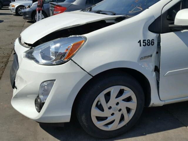 JTDKDTB32F1577654 - 2015 TOYOTA PRIUS C WHITE photo 9