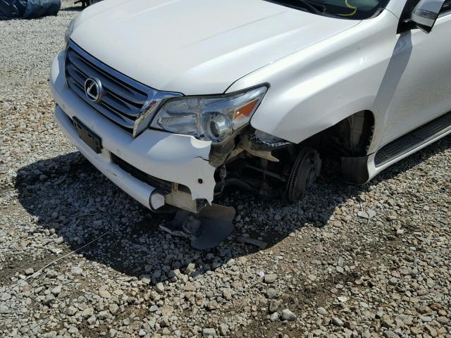 JTJBM7FX9B5032202 - 2011 LEXUS GX BASE WHITE photo 9