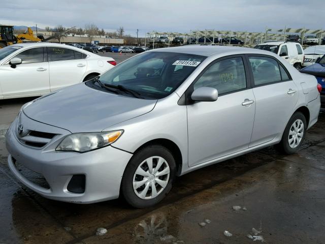 2T1BU4EE4BC602420 - 2011 TOYOTA COROLLA LE 银色 照片 2