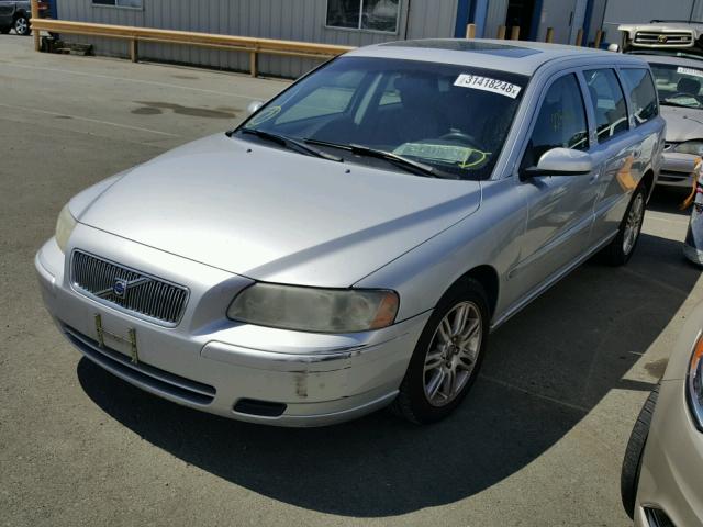 YV1SW640162552229 - 2006 VOLVO V70 SILVER photo 2