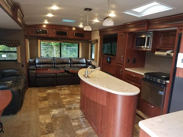 54CA11221F1E11838 - 2015 WINNEBAGO TRAVEL TRA WHITE photo 5